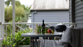 Lakeside Suite 4 - Lake View & Spa Bath, Daylesford